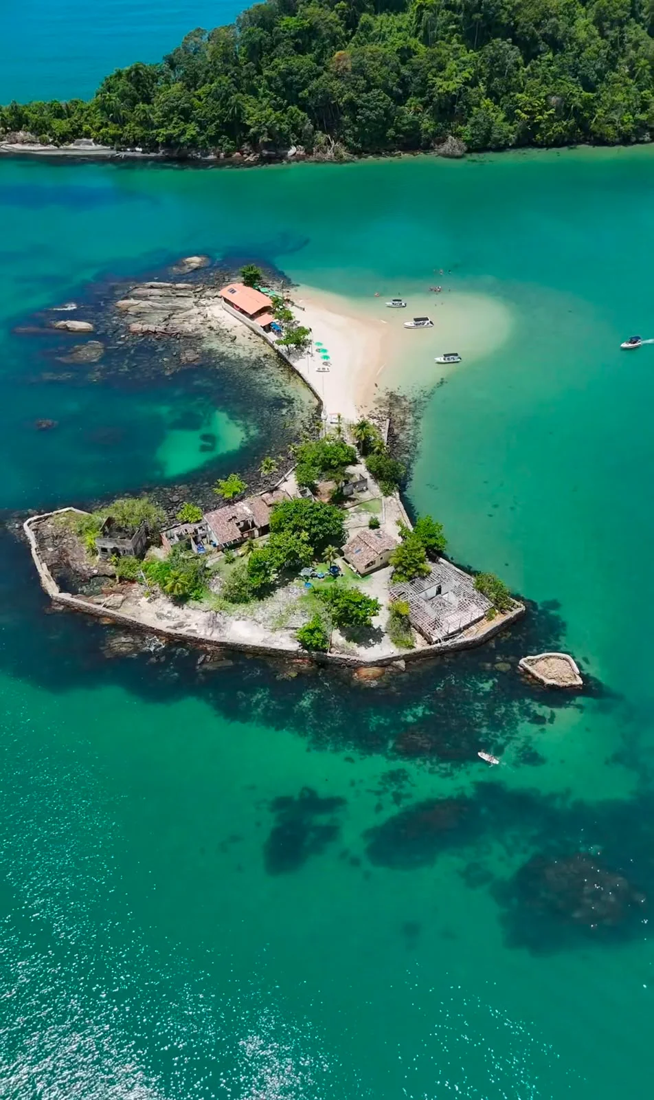 Ilha da lajinha — parada do Roteiro Norte Golfinhos